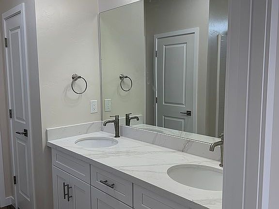 Roomy bathroom