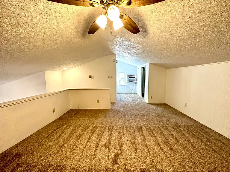 3205 Joliet Ave — Photo 6