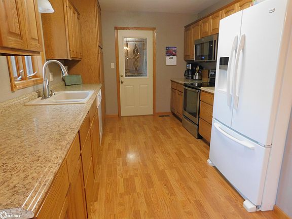4th image of 800 S Park Dr
