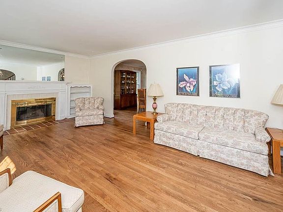 4th image of 6137 Glenwood Ave