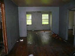 2nd image of 725 Barkley St