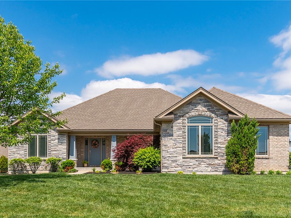 1st image of 341 Crown Point Dr
