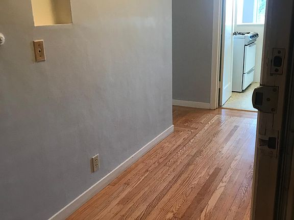 4th image of 2645 Polk St #205