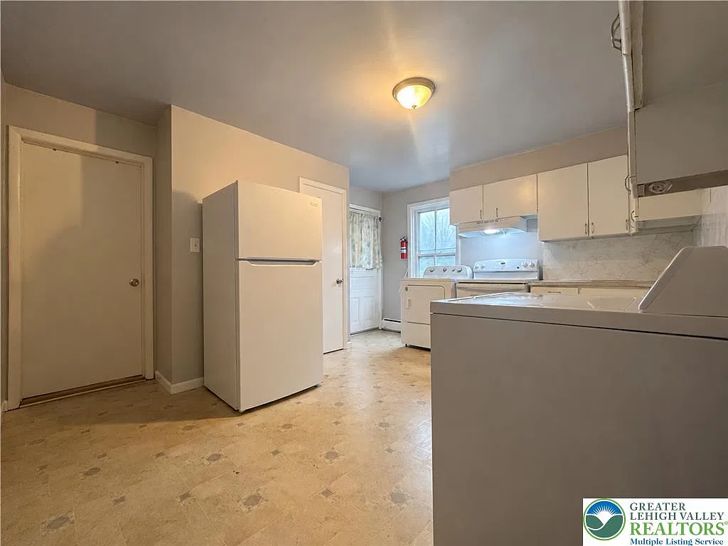 2 bed, 1.0 bath, 777 sqft, $1,195 — Photo 3