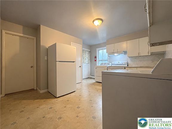 3rd image of 515 W Washington St #2
