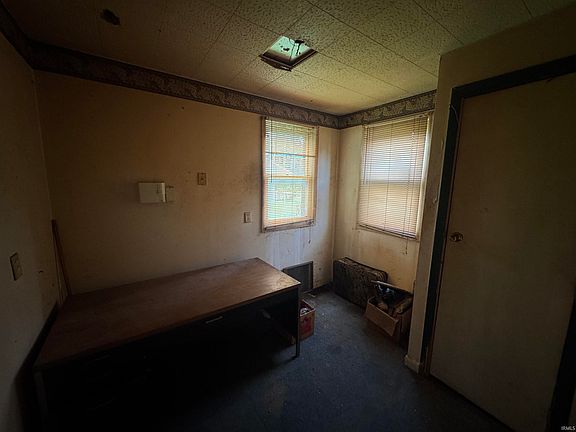 5th image of 2058 Pauline St