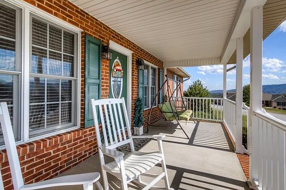 3rd image of 504 Lindsey Dr
