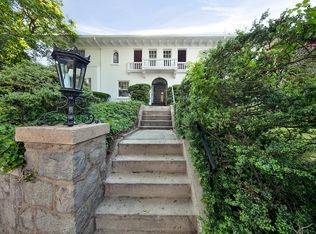 101 Sutton Manor Rd, New Rochelle, NY 10801