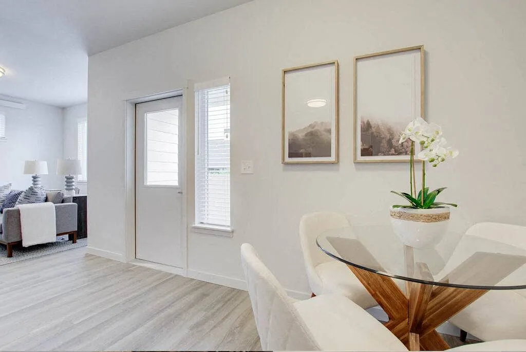 Latitude 45 — Photo 2