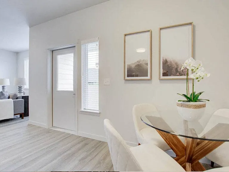 Latitude 45 — Photo 2