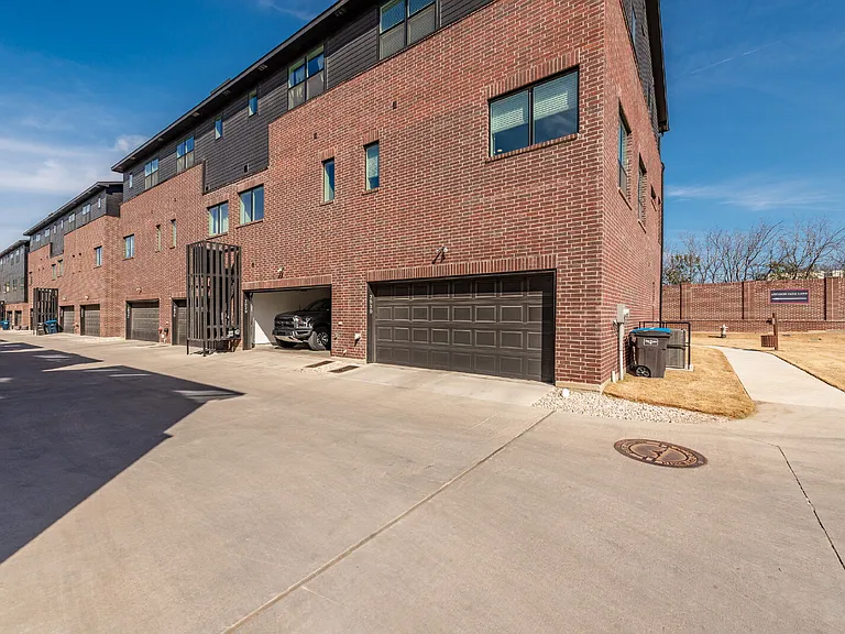 2828 Addison Park Ln — Photo 24