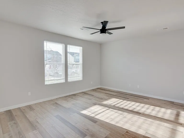319 S Riggs Spring Ave — Photo 15