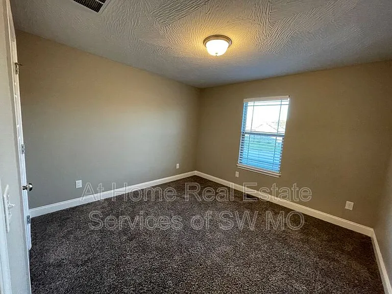 1659 N Eagle Valley Ln — Photo 14