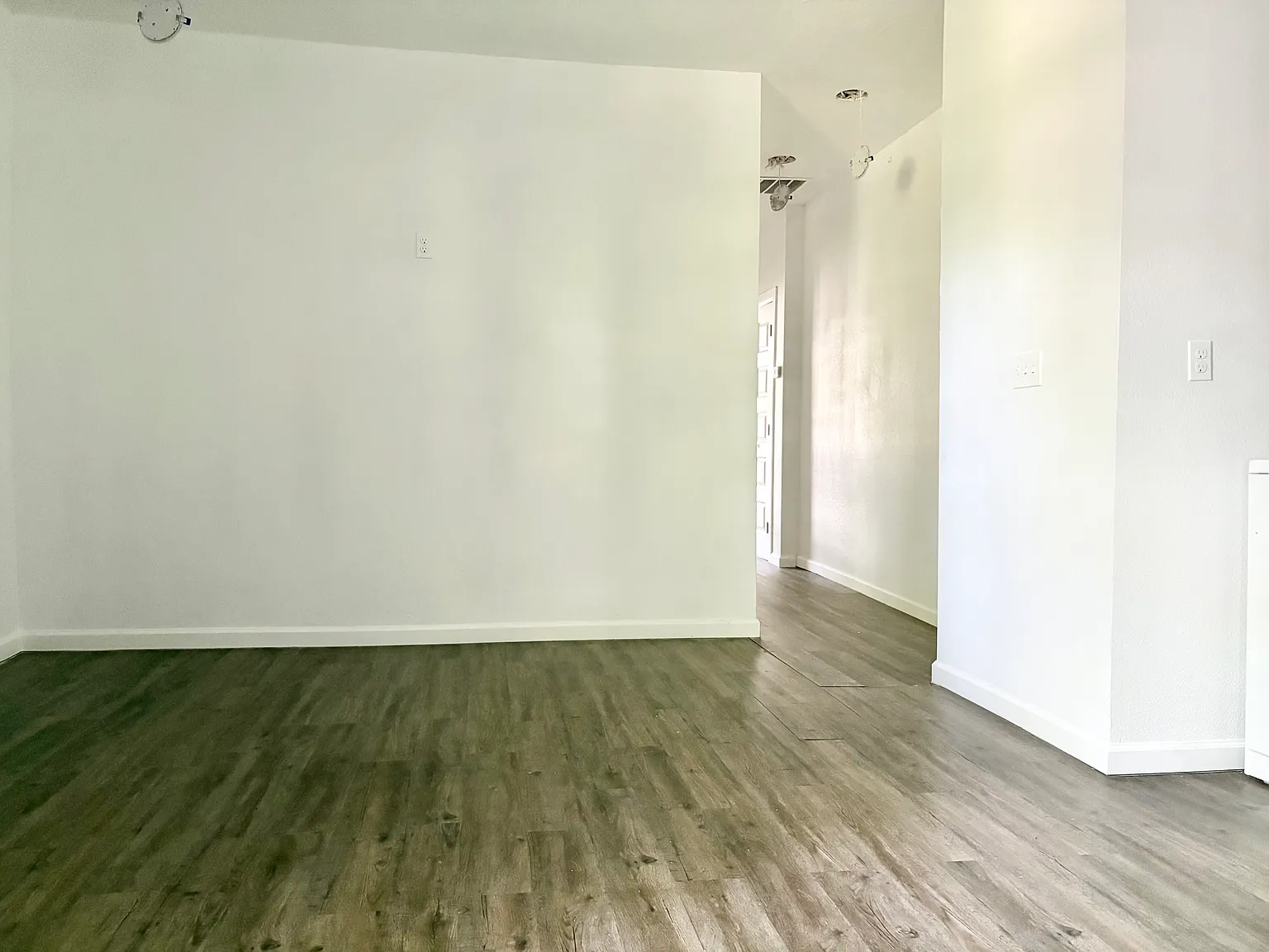 527 N Hudson Ave — Photo 3