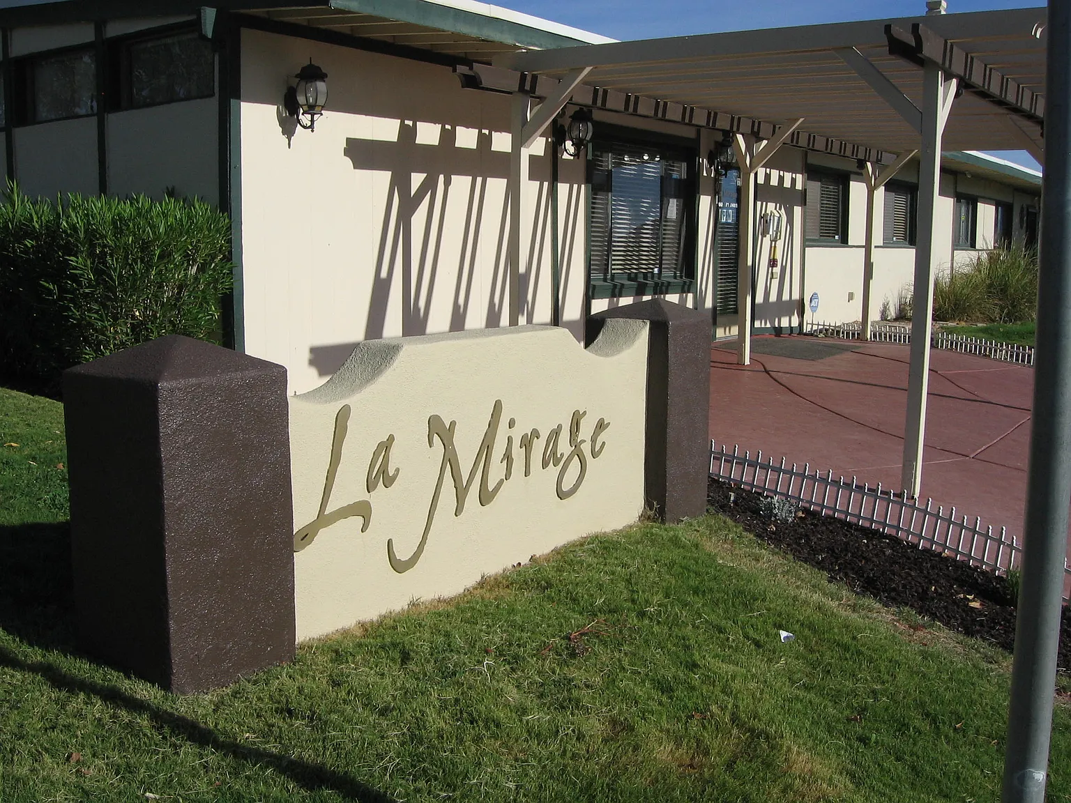 2 bed, 792 sqft, $1,195 — Photo 1