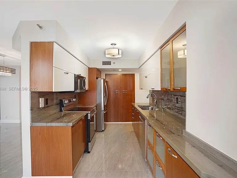 3500 Mystic Pointe Dr #1206 — Photo 9