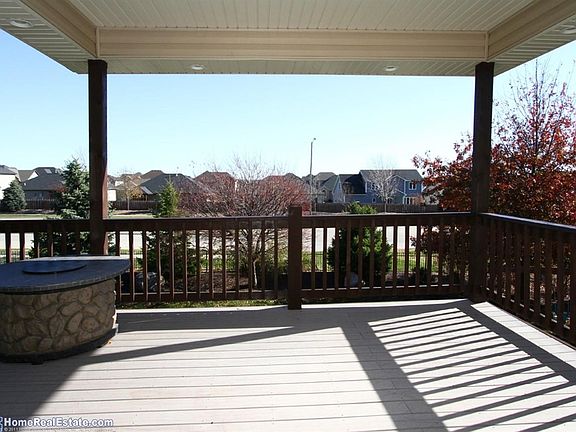 4th image of 9400 Larges Ct