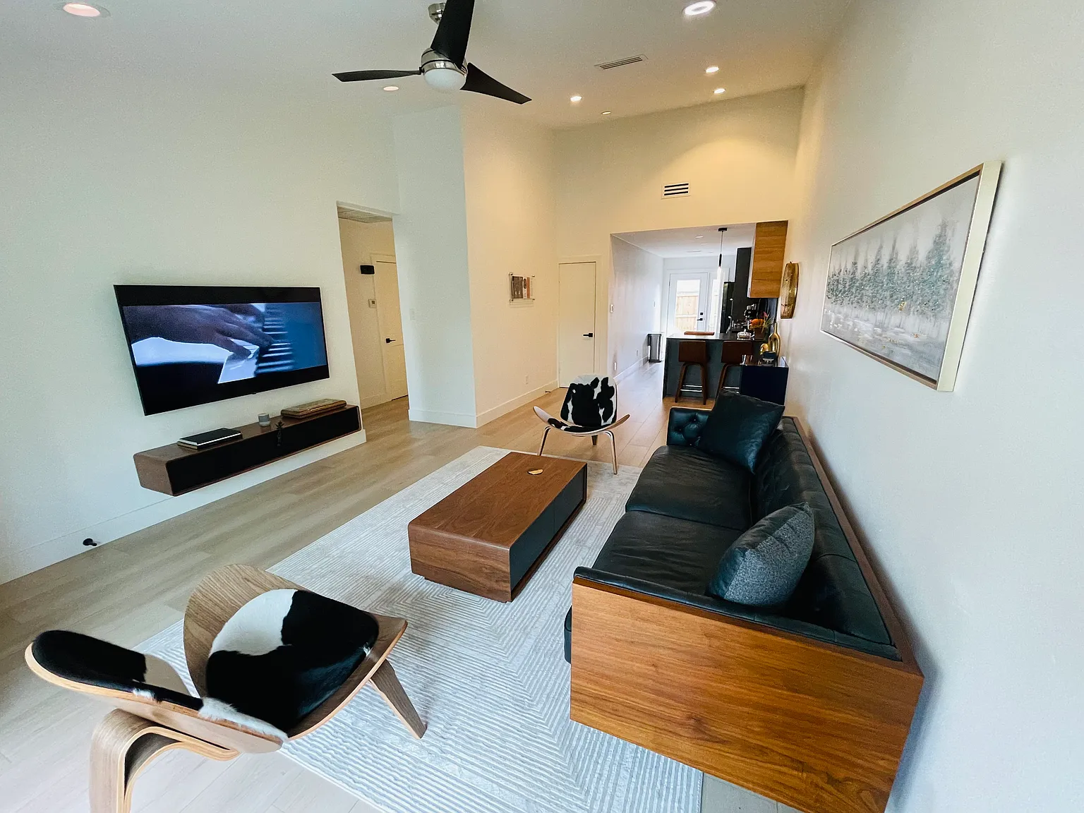 2 bed, 1084 sqft, $2,400 — Photo 1
