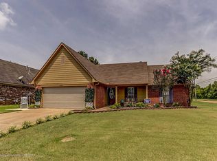 10950 Oak Leaf Dr, Olive Branch, MS 38654