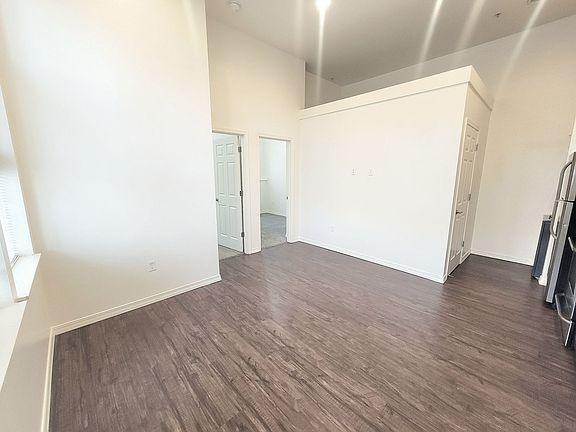 5th image of 4720 NE Glisan St APT 103