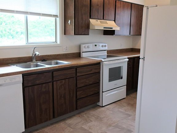 5th image of 703 11th St NE