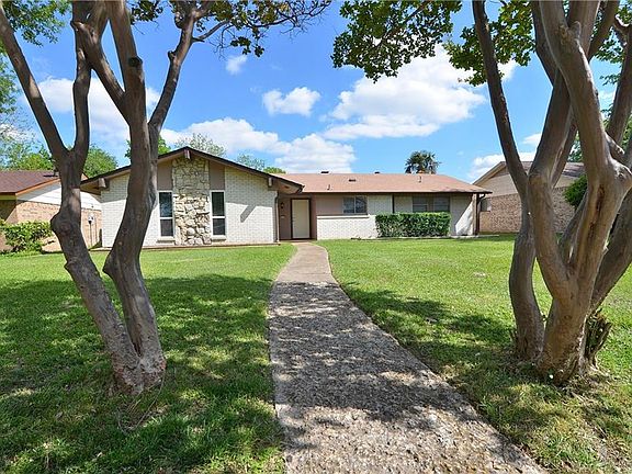 3rd image of 3112 Point East Dr