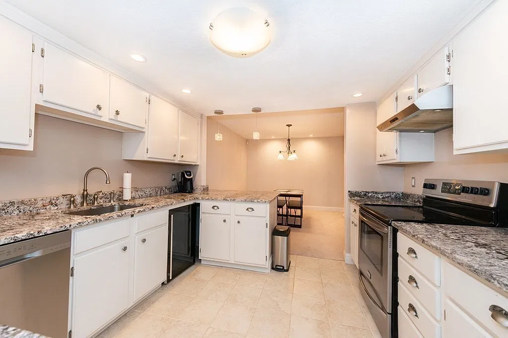 1 bed, 1.0 bath, 1038 sqft, $2,600 — Photo 2