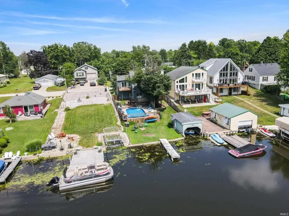 11621 N Elm Grove Dr, Syracuse, IN 46567