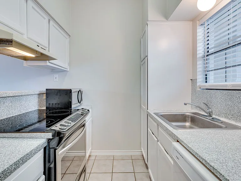 1908 San Antonio St #306 — Photo 14