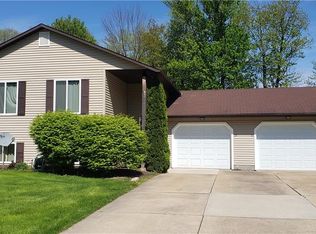 10 Williamsburg Ct, Madison, OH 44057