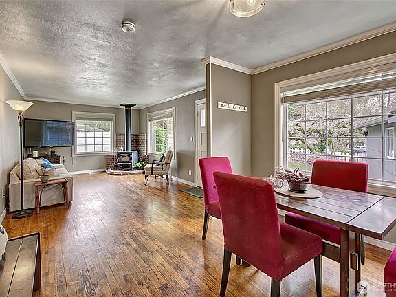 4th image of 8829 231st Street SW