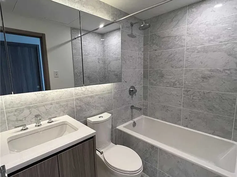 95 McMahon Dr #2605 — Photo 3