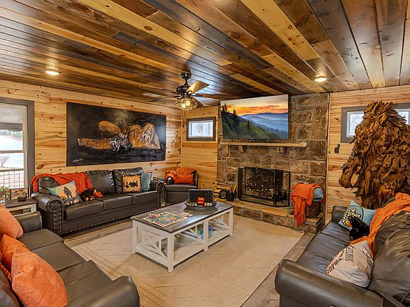 4th image of 1501 Peach Tree St