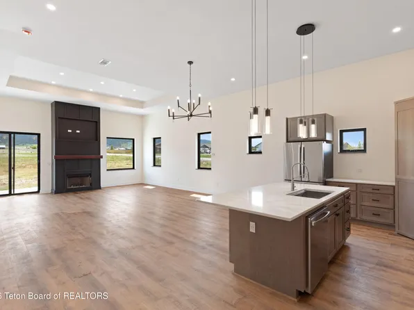 524 Little Greys Loop, Etna, WY 83118