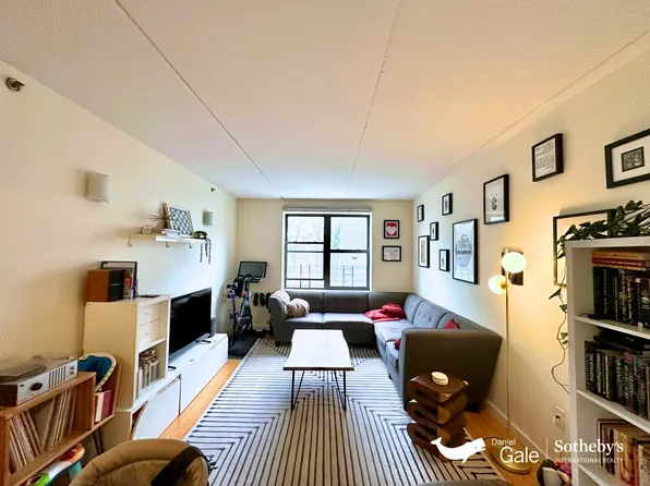 433 3rd Avenue image 1 of 12