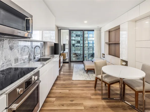 987 Queen St #1806, Honolulu, HI 96814