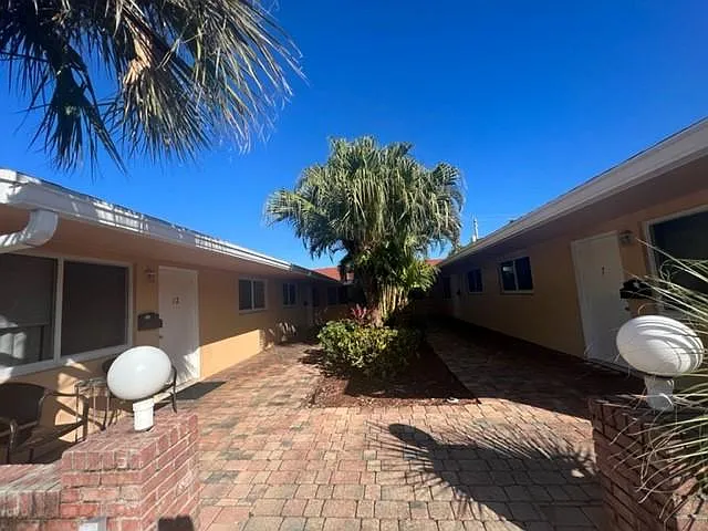 2 bed, 850 sqft, $2,050 — Photo 3