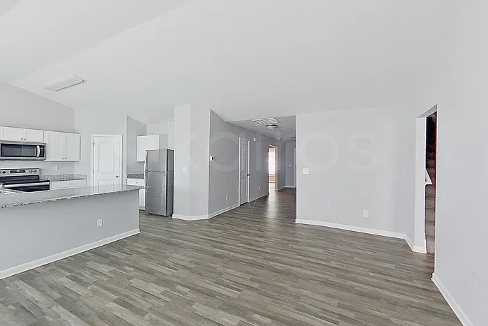 3 bed, 2.0 bath, 1800 sqft, $2,095 — Photo 4
