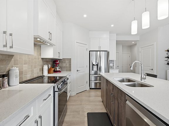 5th image of 185 Larch Cres