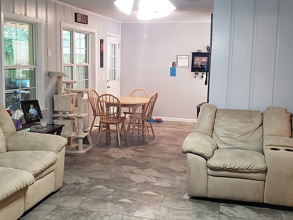 Breakfast area off kitchen