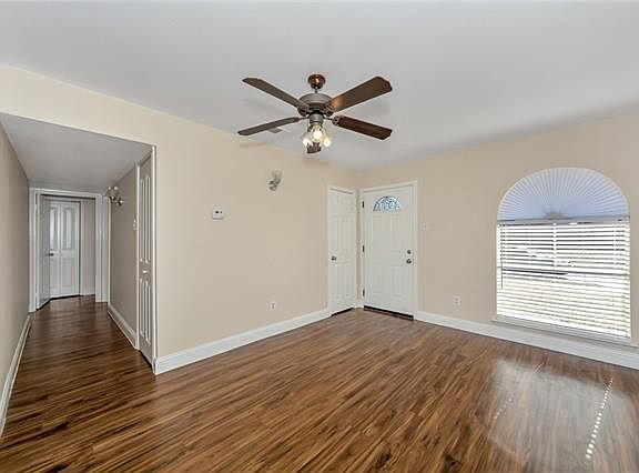 5th image of 929 Springwood Dr