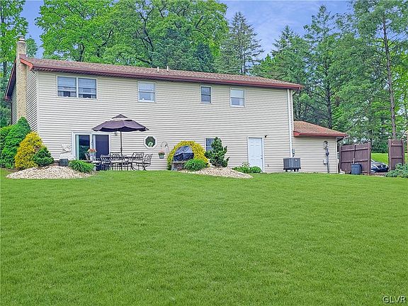 3rd image of 630 Bishops Pl