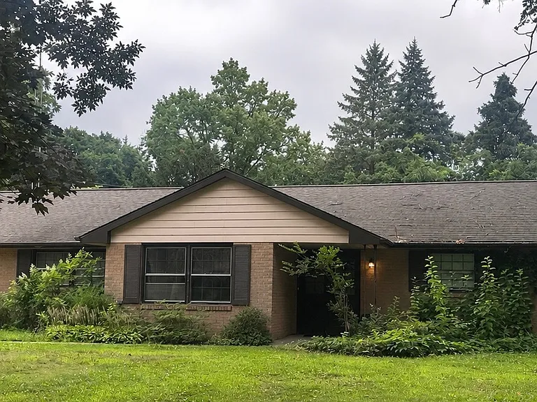 2404 Trillium Trl — Photo 1