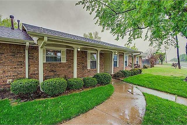 1st image of 424 Ranchwood Manor Dr