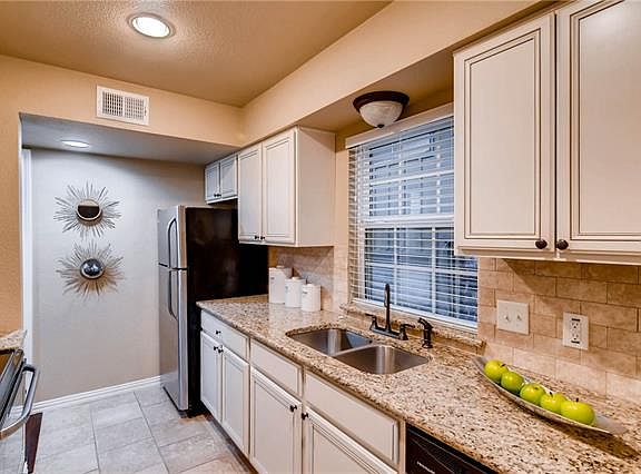 5th image of 1407 W 39th 1/2 St APT 104