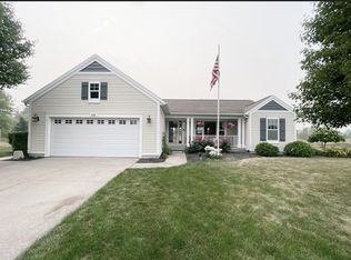 655 Sand Trap Dr NE, Comstock Park, MI 49321