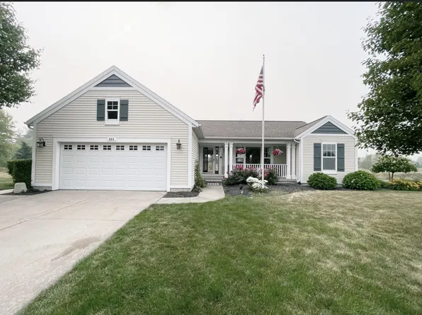 655 Sand Trap Dr NE, Comstock Park, MI 49321