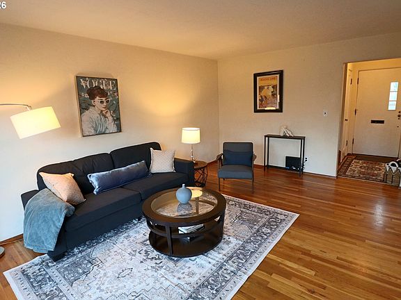 5th image of 6731 NE Broadway St