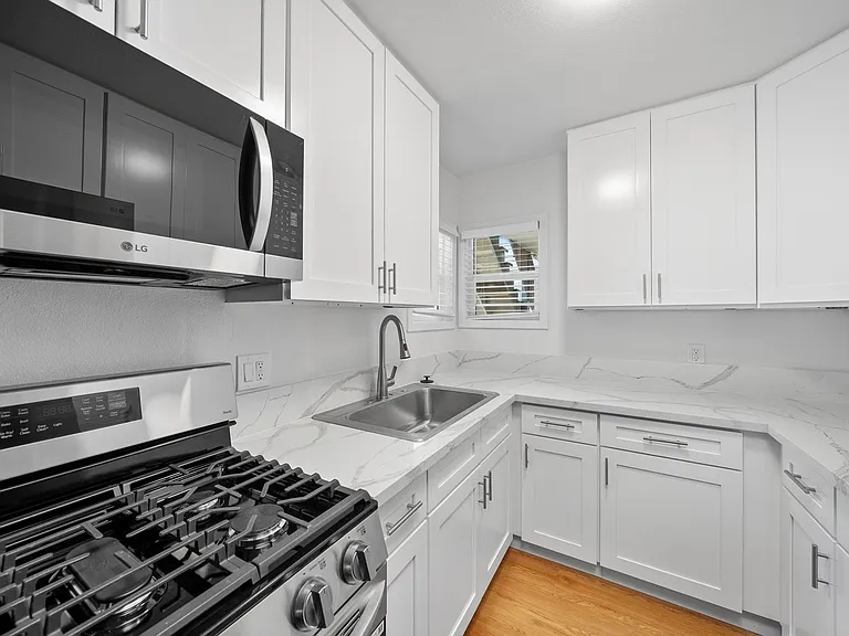 1114 W Balboa Blvd — Photo 1
