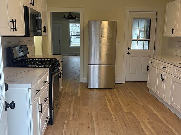 5th image of 566 Orchard Ave